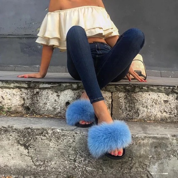Shoes - Blue rabbit fit slides